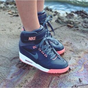 Sz 7 - Nike Air Revolution Sky HI Shoes
